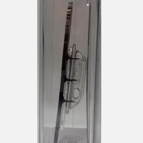 NWT. FIGPIN Disney Parks 2023 Marvel She Hulk #1105 LE Figpin Pin - Picture 6 of 6